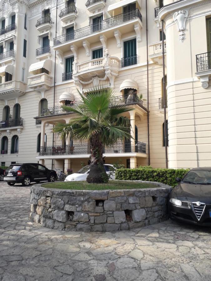La Casa Di Anna, In Palazzina Liberty Fronte Parco Apartment Bordighera Luaran gambar